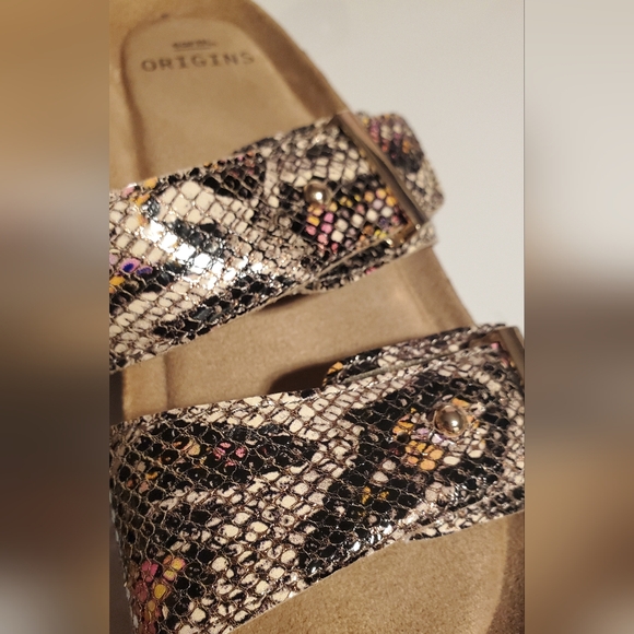 Earth Origins Sandals - Picture 3 of 5